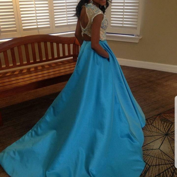 Gown - Picture 2 of 3